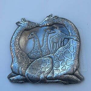 Arthur Court Heavy Aluminum Kissing Giraffe Plate